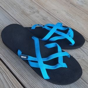 Women's size 8 Teva Olowahu sandals